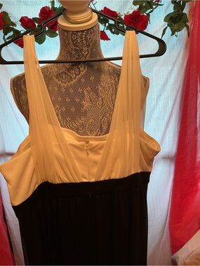 JS Boutique Cream and Black Sleeveless Chemise